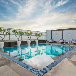 Hotel Country & By Radisson, Gurugram Sector 12 ****